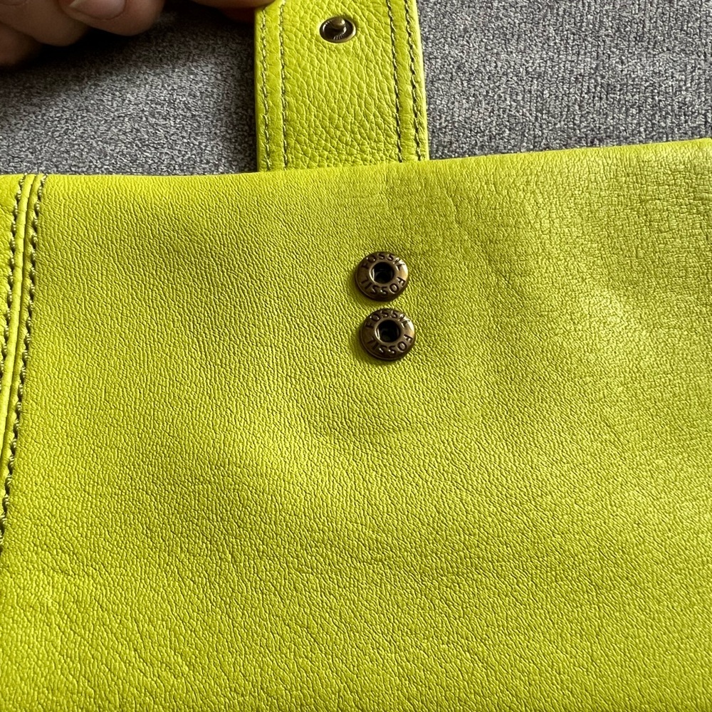 Fossil Emma Clutch in stunning Lime Color - Picture 5 of 16